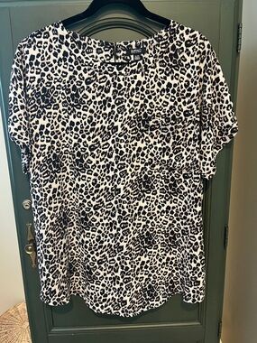 Buffalo David Bitton Black and White Leopard Print Top